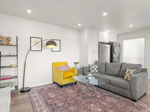 Stylish Home w Free Parking Near LA Hotspots 8