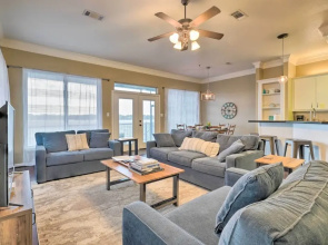 Waterfront Lake Conroe Getaway w/ Multiple Decks!