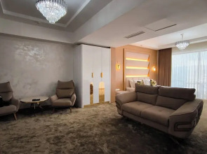 Saroy Gardens Hotel