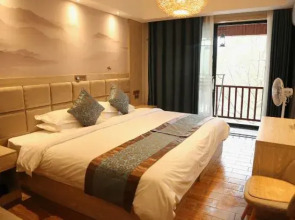 Jingfu Xiaoyuan Linmei Aishe Hotel