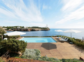 Sea Front Luxurious Villa