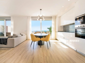 LM352B- Spacious family penthouse with sea view