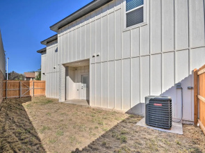 Bright Amarillo Townhome Near Parks & Town!