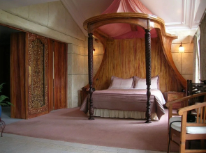 Olinda Enchanted Tower SPA Gas Log Fire And Netflix