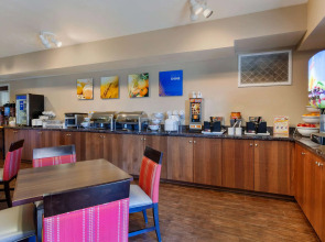 Comfort Inn & Suites Page at Lake Powell