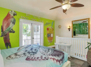 Monkey House by Avantstay Pool, by Duval Street