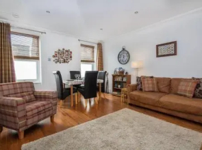 40 Tomnahurich Street Apartment
