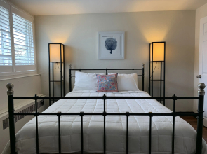 Vineyard Harbor Motel - Private Beach
