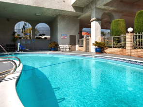 Best Western Pasadena Royale Inn & Suites