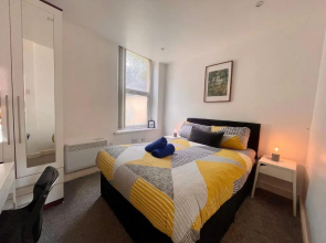 Duplex Apartment For Up to 13 Near City Centre