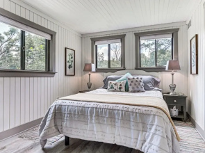 Cambridge Cabin - 3 Min Walk to Lake Ripley!