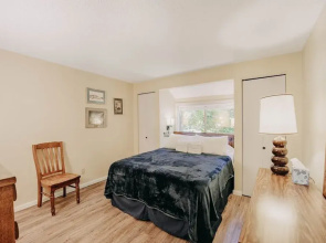 82sw - Fireplace - W/d - Kitchen - Sleeps 4 2 Bedroom Condo by RedAwning
