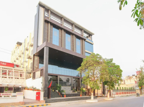 OYO 13482 Hotel Moments