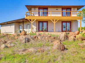 Lake Lawtonka View: Mountaintop Medicine Park Home