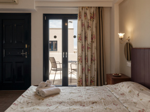 Nami Hotel & Suites