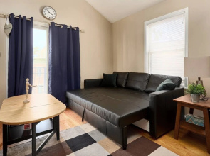 Huge Modern Home 20 mins to NYC