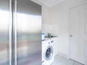 Beach bliss Queen bed BBQ Pool Netflix