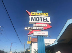 Deano's Motel