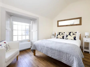 Cute House with Courtyard