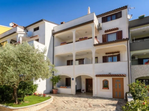 Apartments Dora