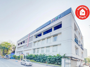 Townhouse OAK Seaons Hotel