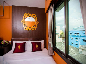 Violet Tower at Khaosan Palace