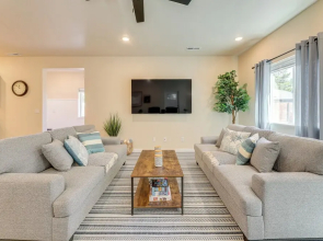 Family-friendly Florence Home: 3 Mi to the Coast!
