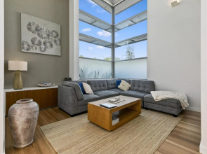 Anna Superbly Stylish Luxury Townhouse