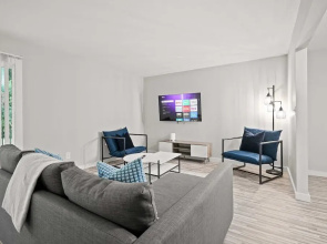 Family Friendly 2BR 2BA in the City