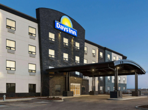 Days Inn by Wyndham Calgary North Balzac