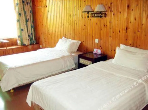 Taohuayuan Holiday Hotel