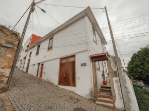 Porto Window Terrace House by Vacationy