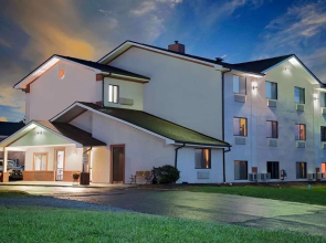 Super 8 by Wyndham Martinsburg