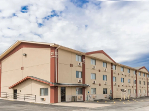 Super 8 Bloomington