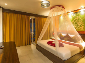 Tanawan Phuket Hotel