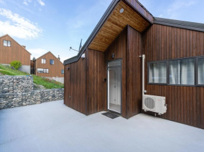 Modern, Plush & Picturesque - Brand New Townhouse