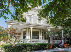 New Listing! Updated Victorian W/ Lake Union Views 3 Bedroom Home