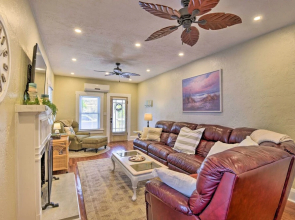 Bright Bradenton Retreat: 1 Mi to Downtown!