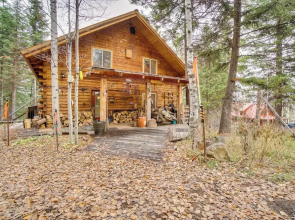 Tree-lined Mccall Cabin: Walk to Payette River!