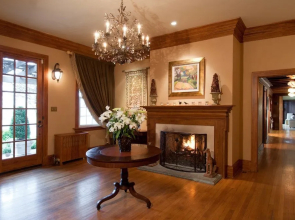 Glen Gordon Manor