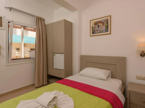 Nikos Hotel