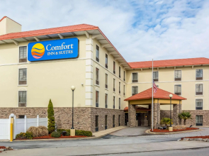 Comfort Inn & Suites Hamilton Place