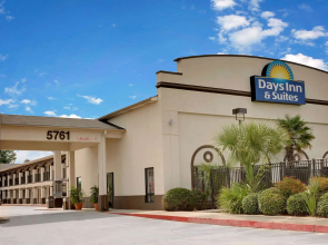 Days Inn & Suites by Wyndham Opelousas