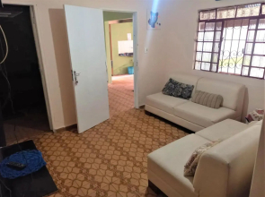 Aconchegante Casa em Ubatuba com MESA DE BILHAR para Temporada com 3 quartos, sendo 1 suíte com ar condicionado.