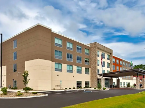 Holiday Inn Express & Suites Milan - Sandusky Area