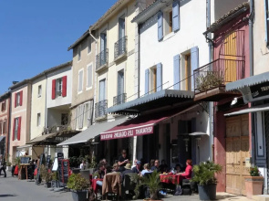 Sunny Provence Home With Terrace