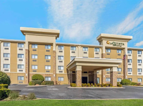 La Quinta Inn & Suites by Wyndham Midwest City - Tinker AFB