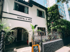 Ôvibe Party Hostel & Arts