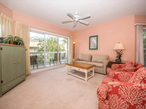 Barrington Court 417 - One Bedroom Condo