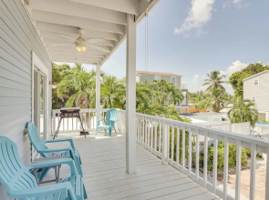 Sunny Key Largo Home w/ Golf Cart & Kayaks